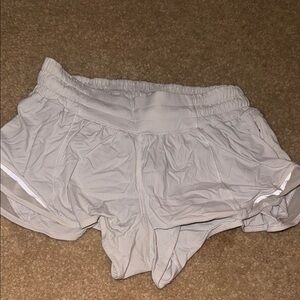 Lululemon White Hotty Hot Shorts 2.5"